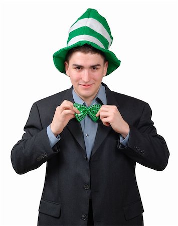 raddrizzare - Young man wearing suit with green novelty hat, straightening green bow tie for St. Patrick's Day. Isolated Fotografie stock - Microstock e Abbonamento, Codice: 400-04582694