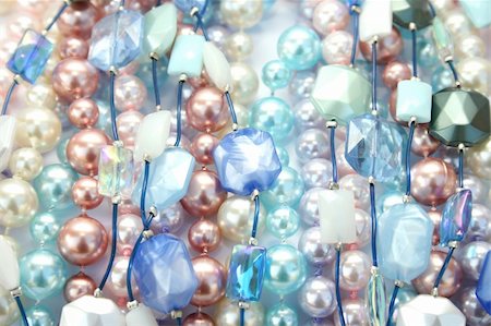 simsearch:400-05317372,k - Colorful necklaces with pearls and beads. Foto de stock - Super Valor sin royalties y Suscripción, Código: 400-04594647