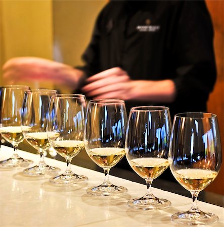 Row of white wine glasses in winery tasting event Fotografie stock - Microstock e Abbonamento, Codice: 400-04594895