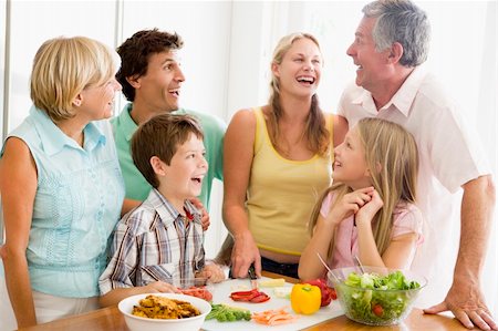 simsearch:400-04151115,k - Family Preparing meal,mealtime Together Foto de stock - Super Valor sin royalties y Suscripción, Código: 400-04597495