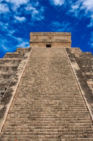 Stairs on anicent Mayan pyramid in Chichen-Itza, Mexico Stock Photo - Budget Royalty-Free & Subscription, Code: 400-04597627