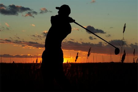 a silhouette of a golfer on a mourning sunset Foto de stock - Super Valor sin royalties y Suscripción, Código: 400-04597735