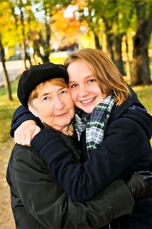 simsearch:400-04300757,k - Teen granddaughter hugging grandmother in autumn park Photographie de stock - Aubaine LD & Abonnement, Code: 400-04598331