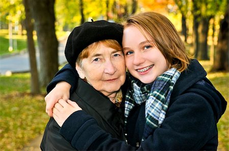 simsearch:400-04300757,k - Teen granddaughter hugging grandmother in autumn park Photographie de stock - Aubaine LD & Abonnement, Code: 400-04598332