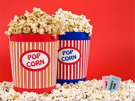 simsearch:400-04913050,k - Two popcorn buckets over a red background. Photographie de stock - Aubaine LD & Abonnement, Code: 400-04598509