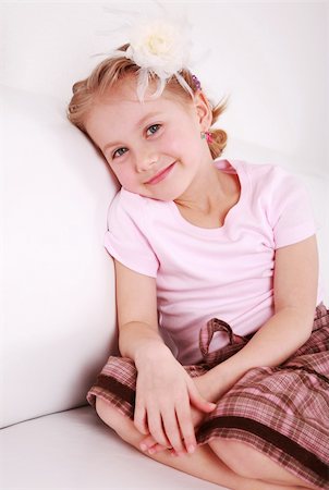 simsearch:400-04162652,k - Beautiful small girl is smiling  sincerely Stockbilder - Microstock & Abonnement, Bildnummer: 400-04599130