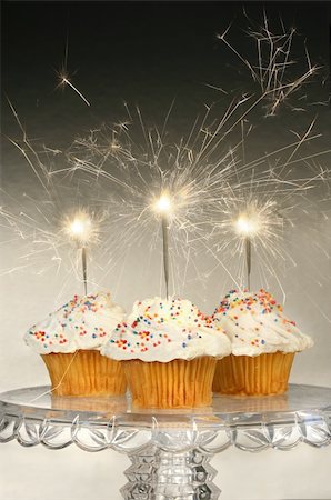 first birthday party photography - Cupcakes with sparklers on glass cake stand Stock Photo - Budget Royalty-Free & Subscription, Code: 400-04599406