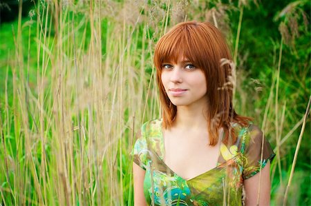 simsearch:400-09224445,k - Portrait of a young beautiful woman with red hair in thick grass Foto de stock - Super Valor sin royalties y Suscripción, Código: 400-04599675