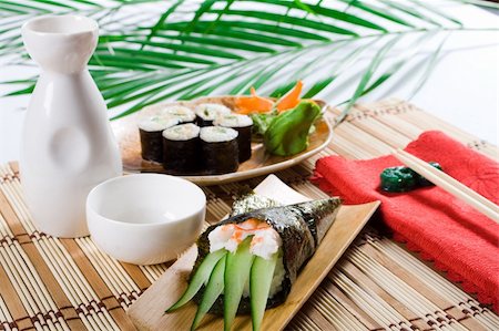 simsearch:400-05125903,k - japanese sushi food Foto de stock - Royalty-Free Super Valor e Assinatura, Número: 400-04599717