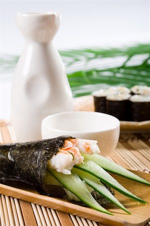 simsearch:400-05119569,k - japanese sushi roll Stockbilder - Microstock & Abonnement, Bildnummer: 400-04599718