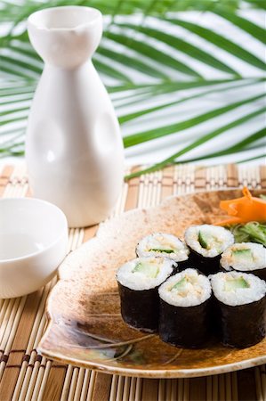 simsearch:400-06174554,k - japanese sushi roll Stockbilder - Microstock & Abonnement, Bildnummer: 400-04599712