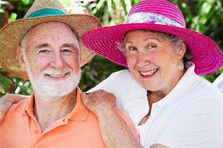simsearch:400-05234340,k - Adorable senior couple smiling in their straw hats. Stock Photo - Budget Royalty-Free & Subscription, Code: 400-04599952