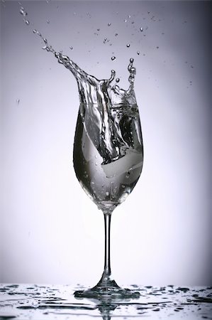 simsearch:400-06911029,k - alcohol splash on the gray background close up Foto de stock - Royalty-Free Super Valor e Assinatura, Número: 400-04591873