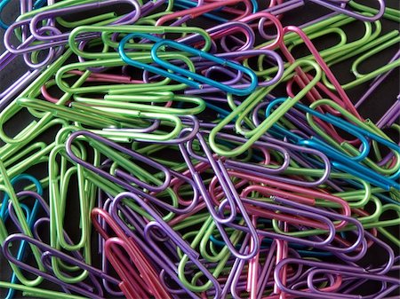 simsearch:400-05150907,k - Close-up of lots of multicoloured paper clips . Foto de stock - Royalty-Free Super Valor e Assinatura, Número: 400-04592351