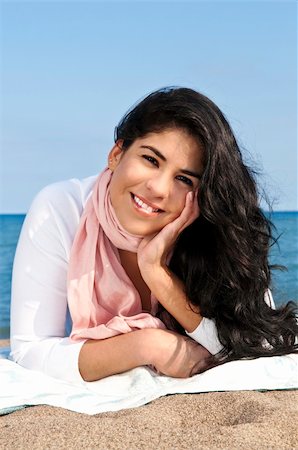 simsearch:614-06442655,k - Portrait of beautiful smiling native american girl laying at beach Photographie de stock - Aubaine LD & Abonnement, Code: 400-04604560