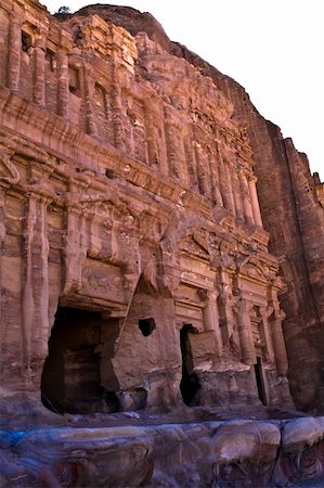 simsearch:400-05132743,k - The Palace Tomb - tomb in Petra, Jordan. Nabataeans capital city (Al Khazneh). Made by digging a holes in the rocks. Roman Empire period. Photographie de stock - Aubaine LD & Abonnement, Code: 400-04606253