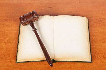 Wooden gavel from the court and opened law book on wooden background. Shallow DOF Photographie de stock - Aubaine LD & Abonnement, Code: 400-04606454