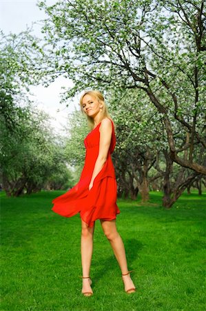 sergius (artist) - Young beautiful woman in a red dress in blooming gardens Foto de stock - Super Valor sin royalties y Suscripción, Código: 400-04606679