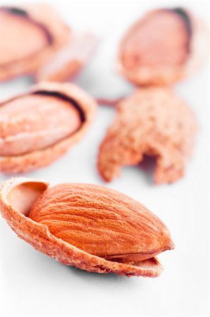 simsearch:400-04833195,k - Close up almond nuts, focus on foreground and shallow depth of field. Foto de stock - Super Valor sin royalties y Suscripción, Código: 400-04607559