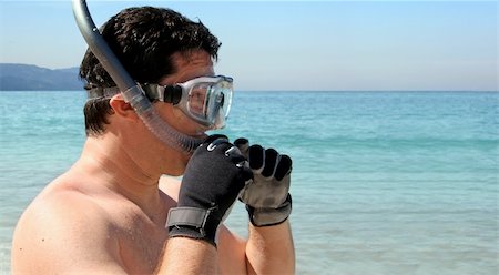 simsearch:400-05006478,k - Man is about to go snorkeling in the ocean Photographie de stock - Aubaine LD & Abonnement, Code: 400-04608189