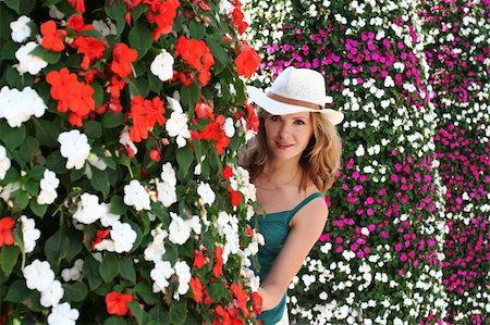 beautiful woman and a lot of flowers Photographie de stock - Aubaine LD & Abonnement, Code: 400-04608738