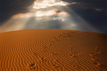 the sky split over the desert sand,  Erg Chebbi, Morocco Photographie de stock - Aubaine LD & Abonnement, Code: 400-04608873