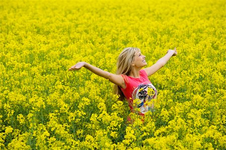 simsearch:400-04982004,k - happy blond girl with open arms in a yellow field smiling Stock Photo - Budget Royalty-Free & Subscription, Code: 400-04609368