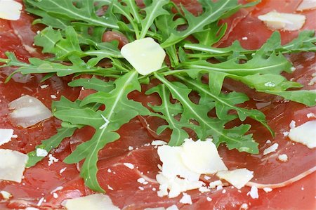 simsearch:400-05731277,k - Beef carpaccio with pepper, rucola and parmesan Photographie de stock - Aubaine LD & Abonnement, Code: 400-04600177