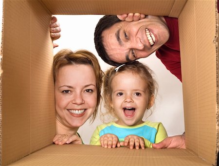 simsearch:400-07517983,k - Happy family opening cardboard box - moving concept Foto de stock - Super Valor sin royalties y Suscripción, Código: 400-04602302