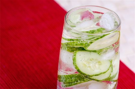 A tasty cucumber carbonated water beverage Photographie de stock - Aubaine LD & Abonnement, Code: 400-04602868