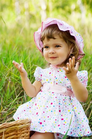 Happy little girl in the outdoor Foto de stock - Super Valor sin royalties y Suscripción, Código: 400-04602955