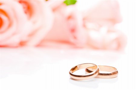 simsearch:400-05361582,k - Wedding rings in front of roses, shallow focus on rings Stock Photo - Budget Royalty-Free & Subscription, Code: 400-04602967