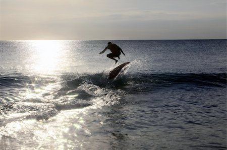 simsearch:400-07217949,k - Young men - the surfer in ocean. Dreamland beach - Bali. Indonesia. Foto de stock - Super Valor sin royalties y Suscripción, Código: 400-04603092