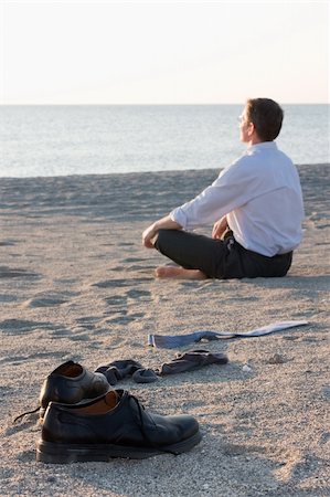 simsearch:400-04790531,k - Businessman relaxing on beach - Focus on the shoes in the foreground Foto de stock - Royalty-Free Super Valor e Assinatura, Número: 400-04603336