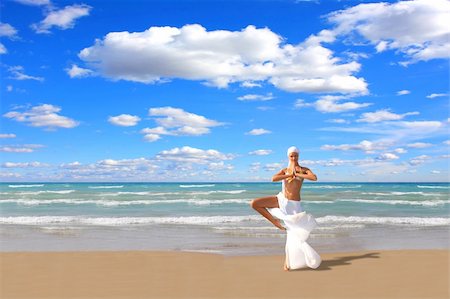Beautiful young woman enjoying the Ionian sea in Greece Photographie de stock - Aubaine LD & Abonnement, Code: 400-04614234