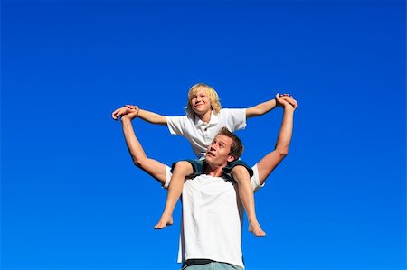 father boy beach shoulder - Son sitting on his father's shoulders Stock Photo - Budget Royalty-Free & Subscription, Code: 400-04614584