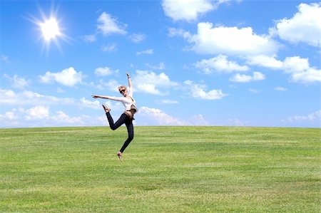 pretty young woman jumping in the meadow Stockbilder - Microstock & Abonnement, Bildnummer: 400-04615015