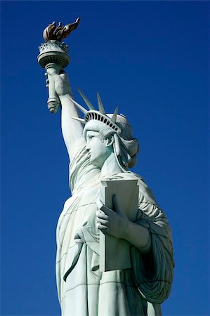 statue of liberty against a clear blue sky united states of america Photographie de stock - Aubaine LD & Abonnement, Code: 400-04615382