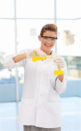 simsearch:649-07279762,k - Attractive blonde scientist examining a test-tube Stock Photo - Budget Royalty-Free & Subscription, Code: 400-04615993