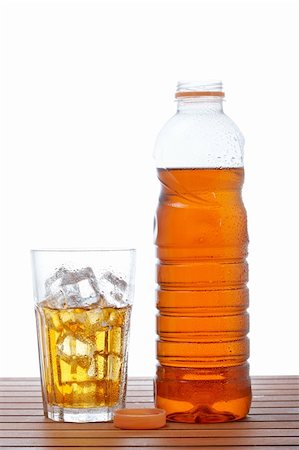 simsearch:400-06877048,k - A glass and bottle of ice tea on wooden background. Shallow depth of field Foto de stock - Royalty-Free Super Valor e Assinatura, Número: 400-04618234