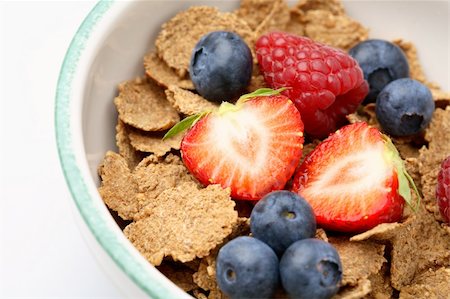 simsearch:400-04416748,k - A bowl of bran flake breakfast cereal with blueberries, raspberries and a strawberry cut in half. Stock Photo - Budget Royalty-Free & Subscription, Code: 400-04618650