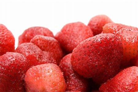 simsearch:400-05079848,k - Close-up of ripe strawberry on white background Foto de stock - Super Valor sin royalties y Suscripción, Código: 400-04619581