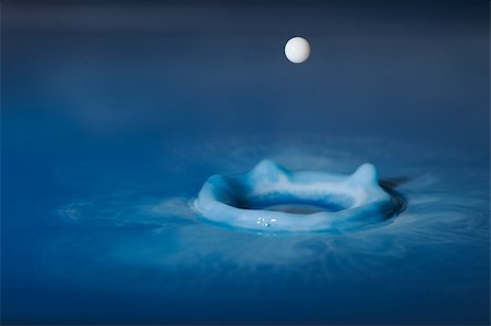 simsearch:628-02953718,k - White droplets falling in blue colered water Stock Photo - Budget Royalty-Free & Subscription, Code: 400-04619728