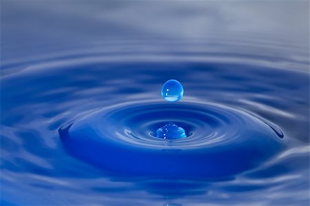 simsearch:628-02953718,k - White droplets falling in blue colered water Stock Photo - Budget Royalty-Free & Subscription, Code: 400-04619720