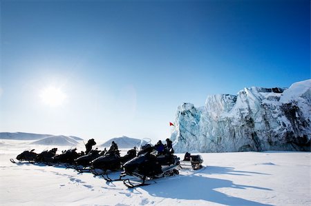 simsearch:400-05361285,k - A number of snowmobiles near a glacier in Svalbard, Norway Photographie de stock - Aubaine LD & Abonnement, Code: 400-04610516