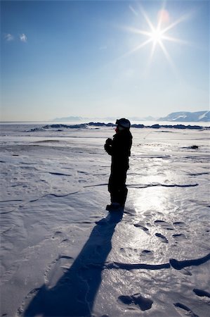 simsearch:400-05140122,k - A tourist on a frozen ladscape, Spitsbergen, Svalbard, Norway Photographie de stock - Aubaine LD & Abonnement, Code: 400-04610560