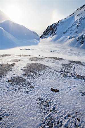simsearch:400-05140080,k - A winter mountain landscape - Svalbard Norway Fotografie stock - Microstock e Abbonamento, Codice: 400-04610562