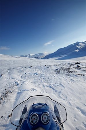 simsearch:400-05140122,k - A snowmobile on a winter wilderness landscape Photographie de stock - Aubaine LD & Abonnement, Code: 400-04610599