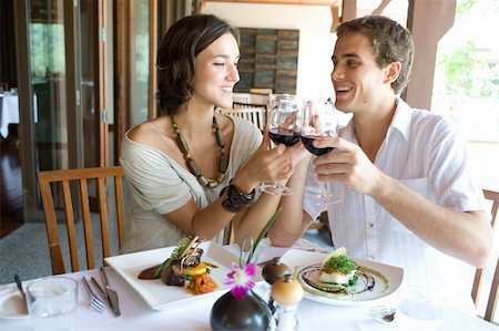 eastwestimaging (artist) - A young couple sitting together in a restaurant holding hands Foto de stock - Super Valor sin royalties y Suscripción, Código: 400-04611283