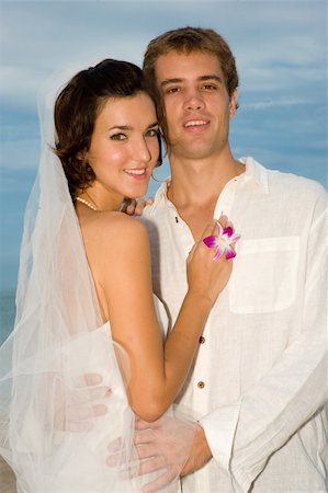 eastwestimaging (artist) - A young couple having beach wedding Foto de stock - Super Valor sin royalties y Suscripción, Código: 400-04611331